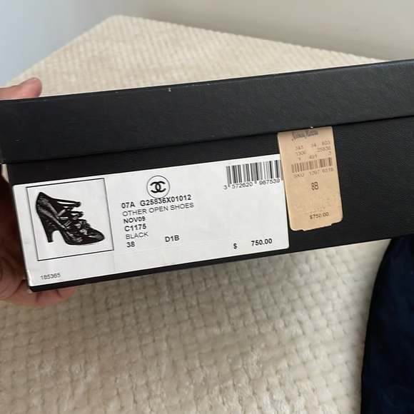 Chanel statement heels - Picture 9 of 11